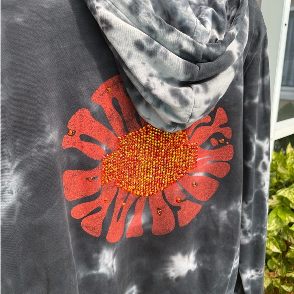 Tie-D - Picture 8 of 9